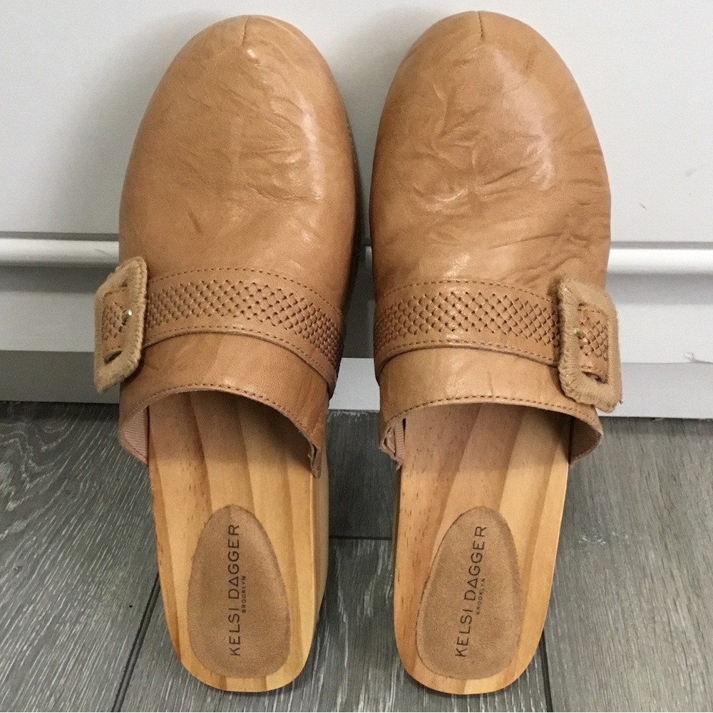 EUC Kelsi Dagger Brooklyn Carve Clog Tan Leather 8.5